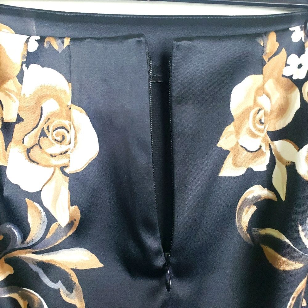 White House Black Market Midi White Flower Midi Satin Chic Skirt Size 02/XS - Picture 4 of 9